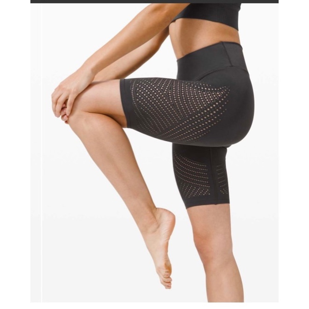 Lululemon Reveal Short Digital Rain